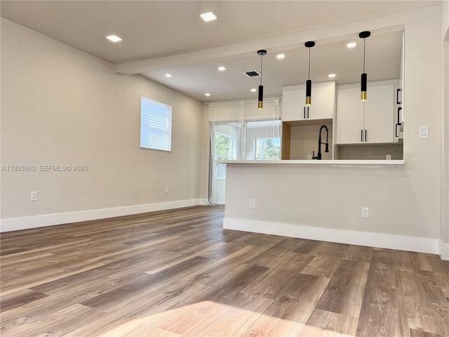 7951 NW 30th St, Davie, FL 33024