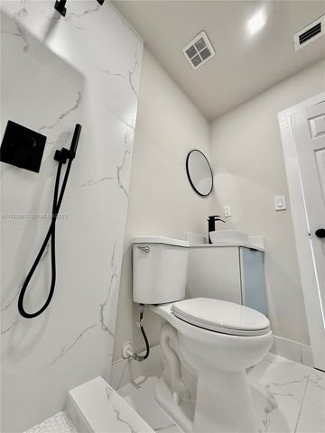 7951 NW 30th St, Davie, FL 33024