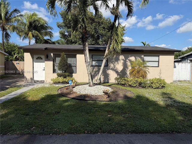 7951 NW 30th St, Davie, FL 33024