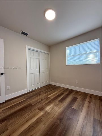 7951 NW 30th St, Davie, FL 33024