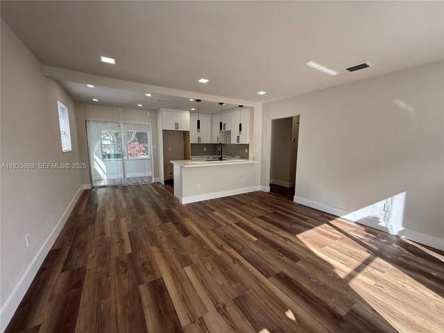 7951 NW 30th St, Davie, FL 33024