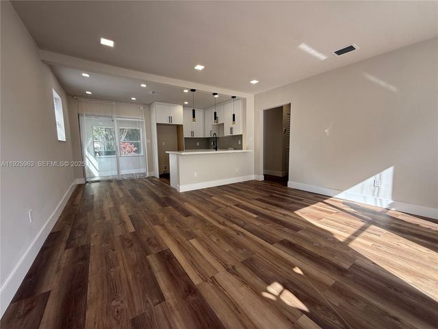 7951 NW 30th St, Davie, FL 33024