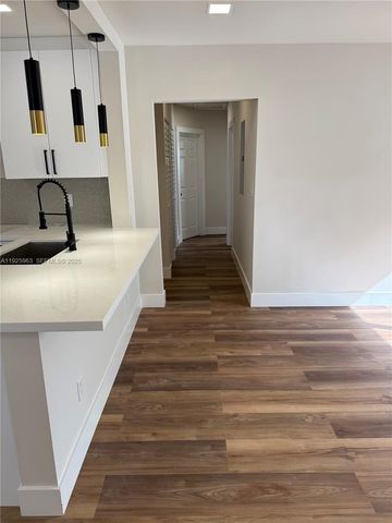 7951 NW 30th St, Davie, FL 33024