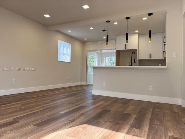 7951 NW 30th St, Davie, FL 33024