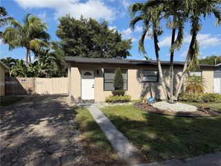 7951 NW 30th St, Davie, FL 33024