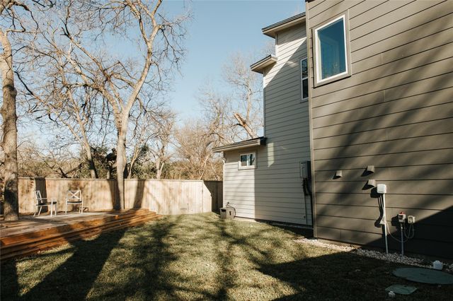 1128 Walton LN 2, Austin, TX 78721
