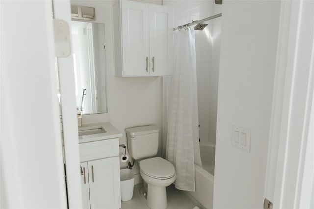 1128 Walton LN 2, Austin, TX 78721