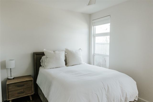 1128 Walton LN 2, Austin, TX 78721