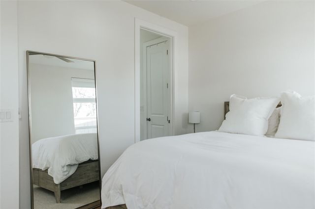 1128 Walton LN 2, Austin, TX 78721