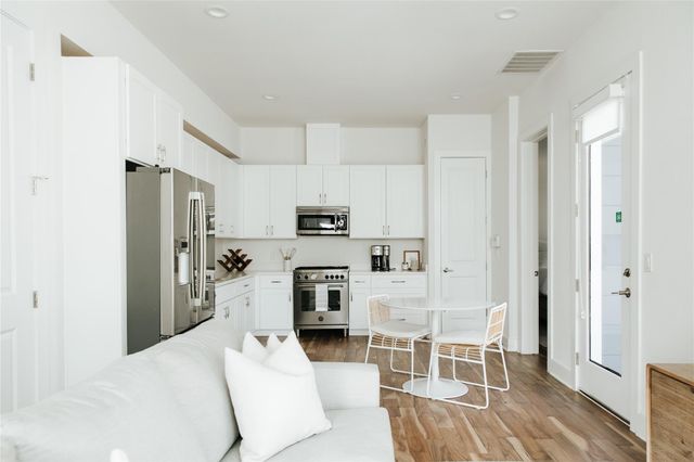 1128 Walton LN 2, Austin, TX 78721