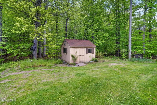 56 Jean Place, Guilderland, NY 12303