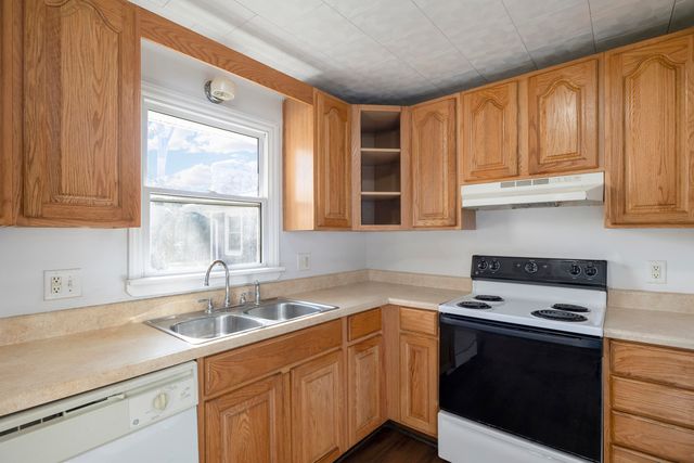 1632 W Berkeley Street, Springfield, MO 65807