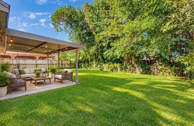 9843 Ribbonwood Street, Houston, TX 77078