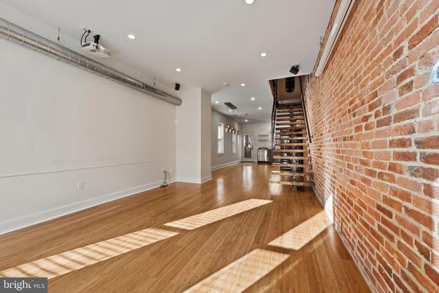 412 E LANVALE ST, Baltimore, MD 21202