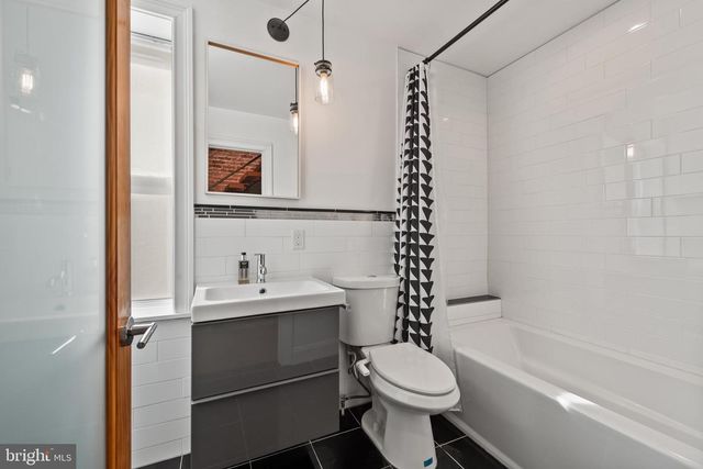 412 E LANVALE ST, Baltimore, MD 21202