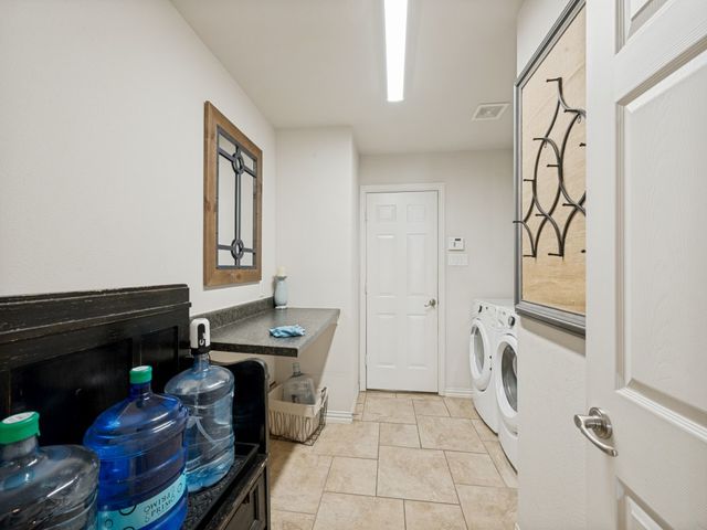 8115 Oak Hollow Drive, Arlington, TX 76001