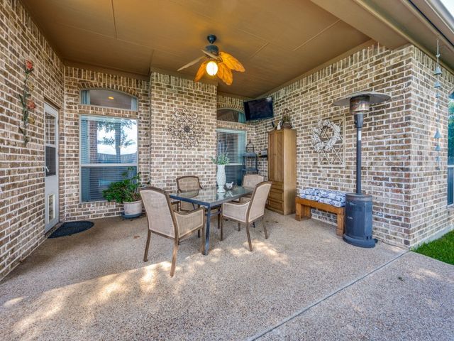 8115 Oak Hollow Drive, Arlington, TX 76001