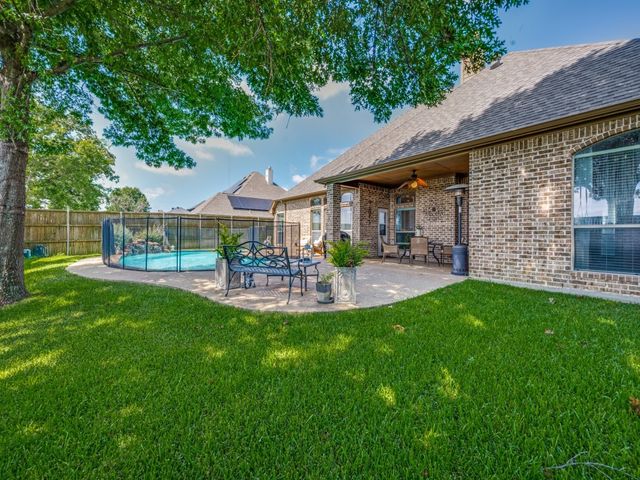 8115 Oak Hollow Drive, Arlington, TX 76001