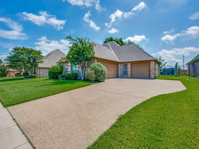 8115 Oak Hollow Drive, Arlington, TX 76001