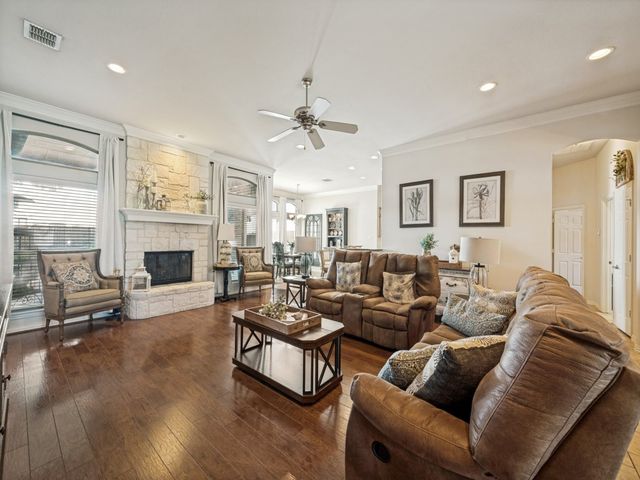 8115 Oak Hollow Drive, Arlington, TX 76001
