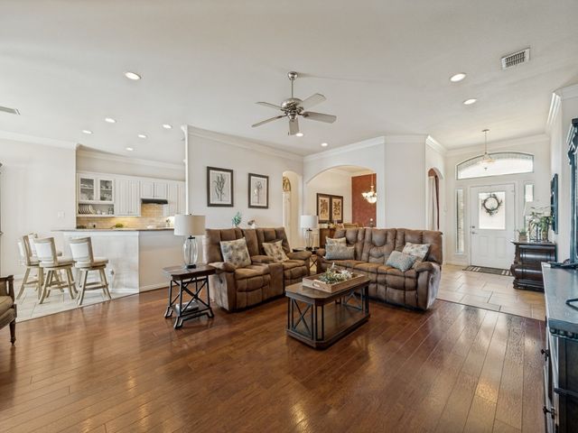8115 Oak Hollow Drive, Arlington, TX 76001