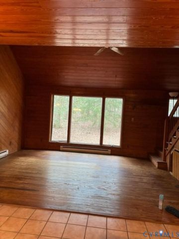 9679 Bridges Bend Rd, Gloucester, VA 23061