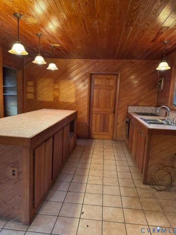 9679 Bridges Bend Rd, Gloucester, VA 23061