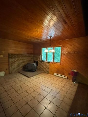 9679 Bridges Bend Rd, Gloucester, VA 23061