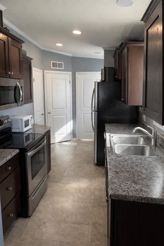 210 Rabbit Road, Hollister, MO 65672