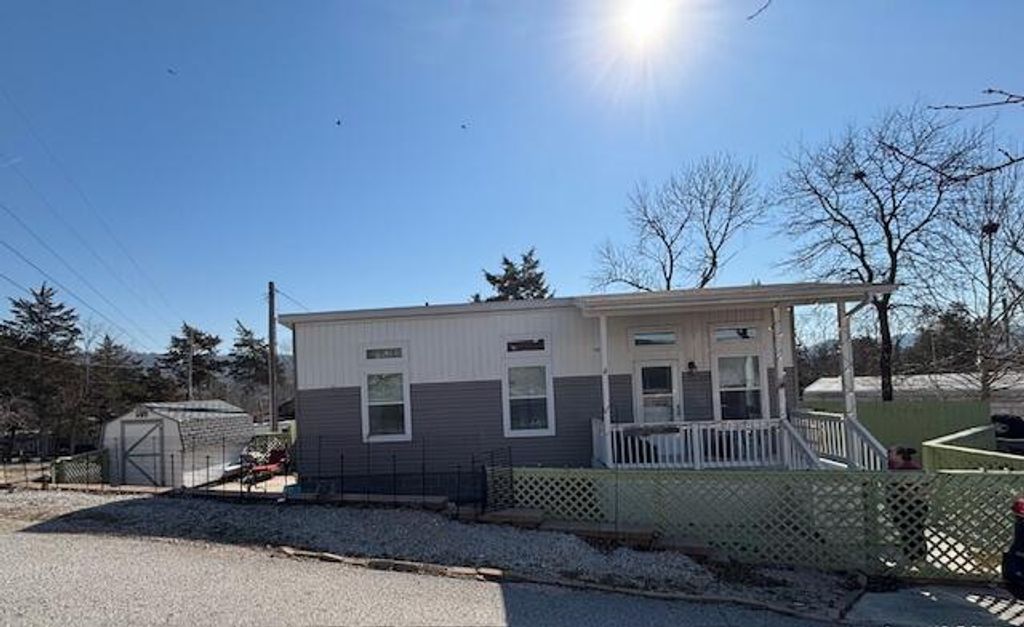 210 Rabbit Road, Hollister, MO 65672