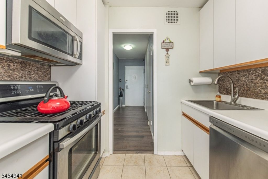 6040 BOULEVARD EAST 6F, West New York Town, NJ 07093 — photo 4