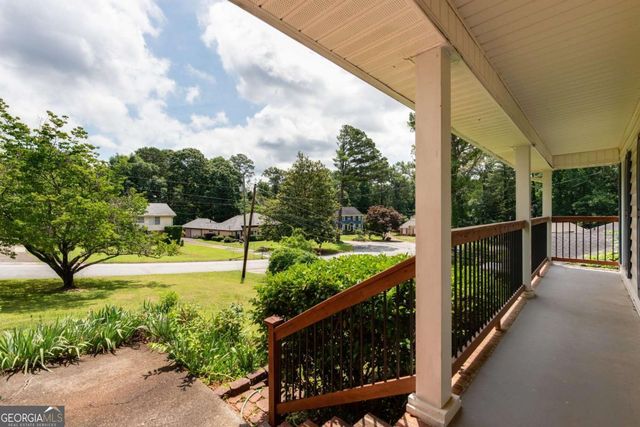 721 Dorsey Circle SW, Lilburn, GA 30047