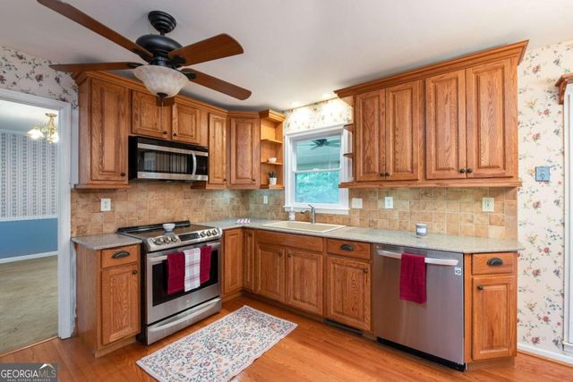 721 Dorsey Circle SW, Lilburn, GA 30047