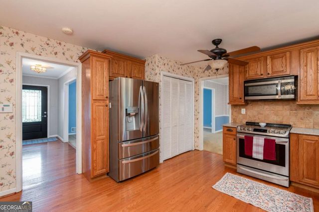 721 Dorsey Circle SW, Lilburn, GA 30047