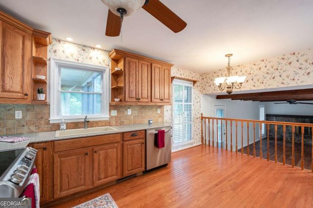 721 Dorsey Circle SW, Lilburn, GA 30047