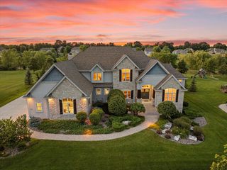 7154 W Concord Creek DRIVE, Mequon, WI 53092