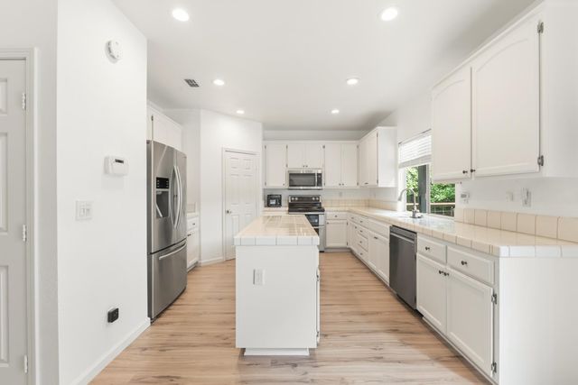 3805 Spinel Cir, Rescue, CA 95672