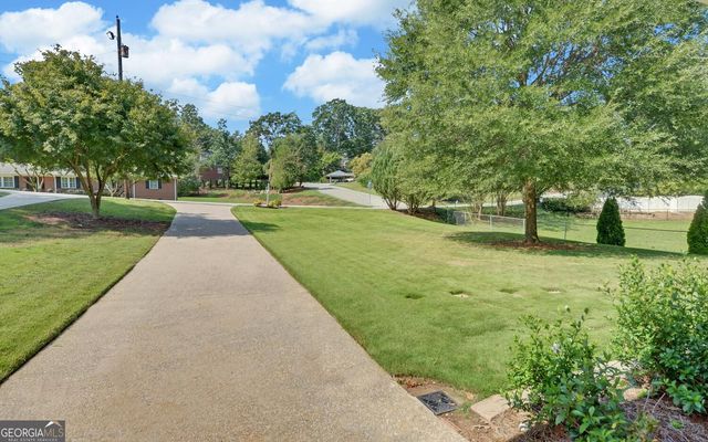 1398 Cumberland Drive, Gainesville, GA 30501