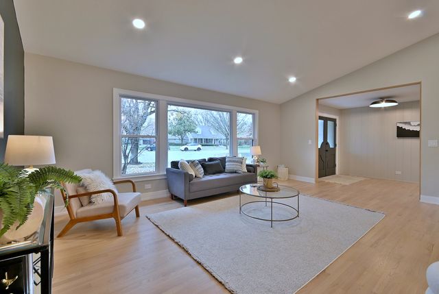 705 S Edgewood Avenue, Elmhurst, IL 60126