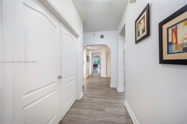 10700 NW 66th St 204, Doral, FL 33178