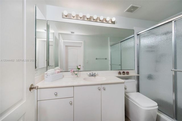 10700 NW 66th St 204, Doral, FL 33178