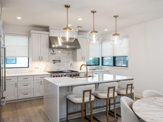 800 Emilia CT, Austin, TX 78746