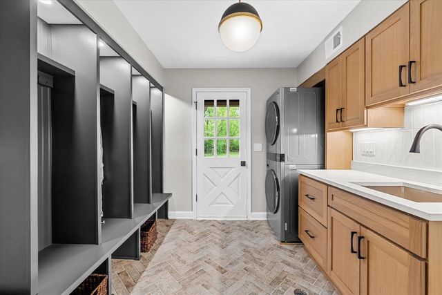 10525 N Fairway LANE, Mequon, WI 53092
