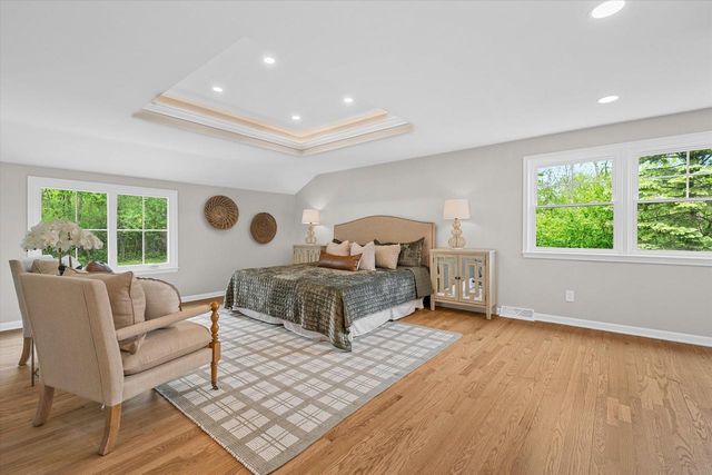 10525 N Fairway LANE, Mequon, WI 53092