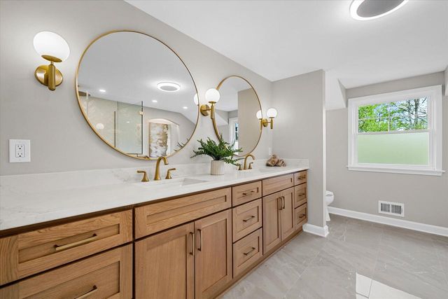 10525 N Fairway LANE, Mequon, WI 53092