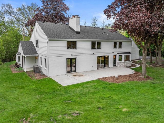 10525 N Fairway LANE, Mequon, WI 53092
