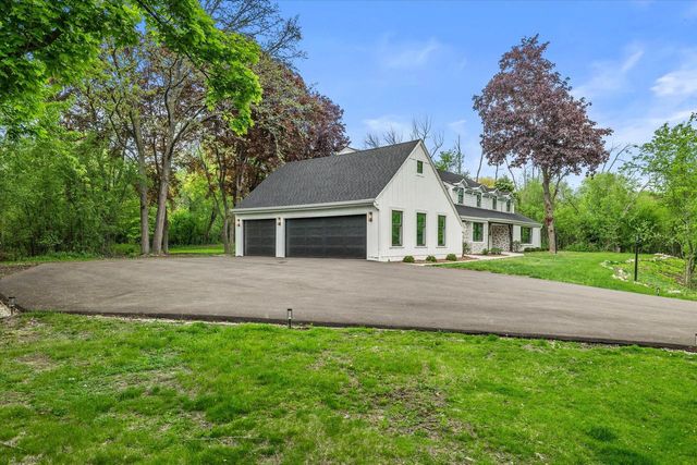 10525 N Fairway LANE, Mequon, WI 53092