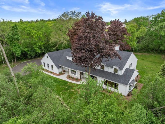 10525 N Fairway LANE, Mequon, WI 53092