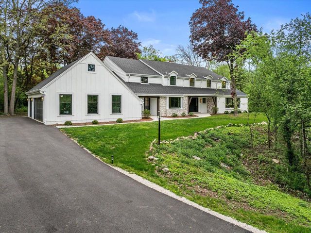 10525 N Fairway LANE, Mequon, WI 53092