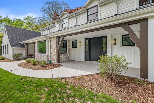10525 N Fairway LANE, Mequon, WI 53092